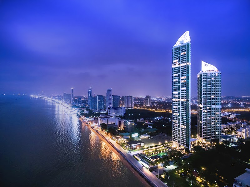 Reflection Jomtien Beach Pattaya