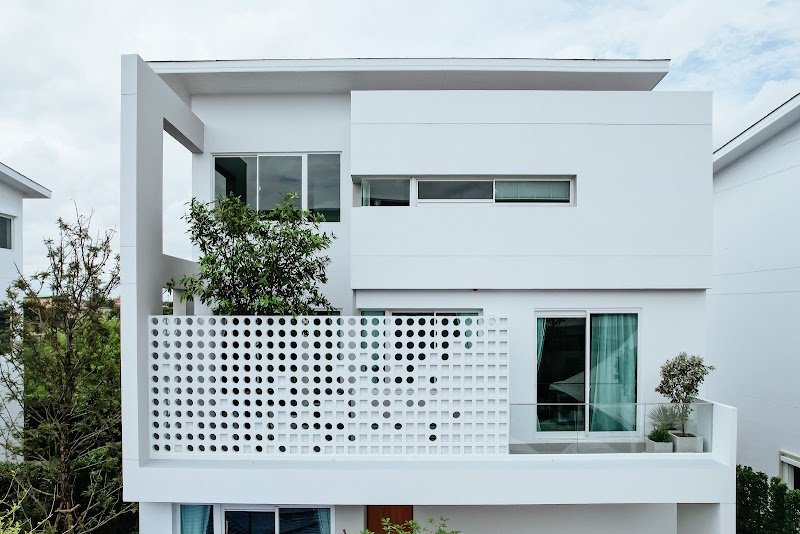 Nirvana ABSOLUTE Ekkamai-Ramintra