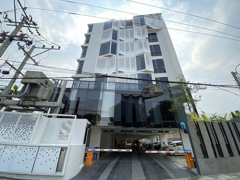 Sign Condo Sukhumvit 50