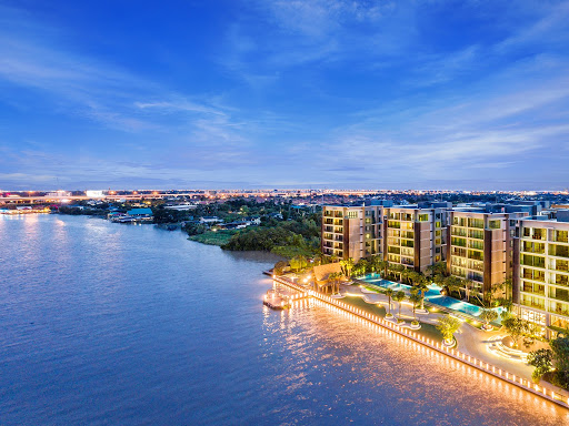 Metro Luxe Riverfront Rattanathibet