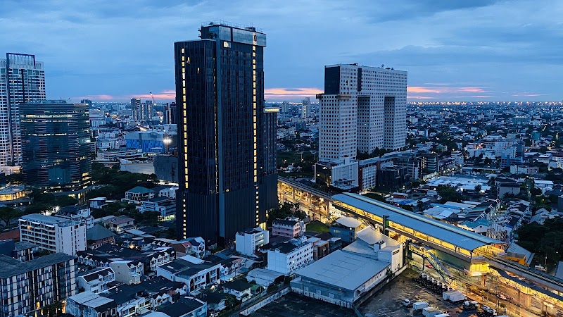 Knightsbridge Space Ratchayothin